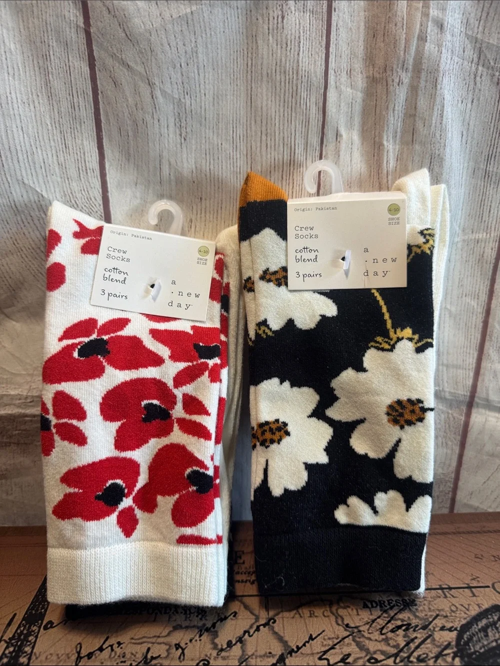 NWT Bundle of 2 a new day Women's Modern Floral Print and Solid 3pk Crew Socks